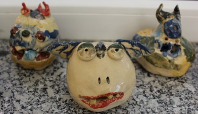Unsere Kinder haben im Rahmen des Sommerferienprogramms kleine Monster aus Ton gefertigt, Foto: Pressestelle der Gemeinde Memmelsdorf